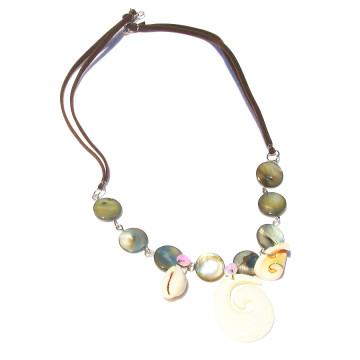 Collier en coquillage ASSINIE